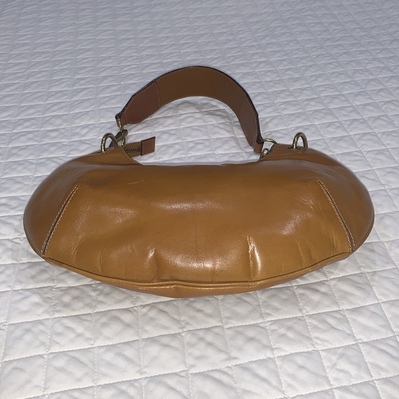 Authentic Vintage Gucci leather crescent hobo shoulder bag - Picture 9 of 12